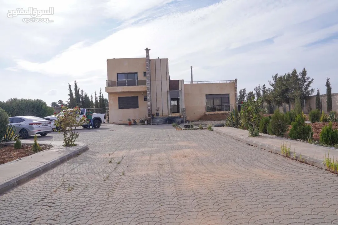 فيلا مميزة للبيع قرب مشروع إلاندلسية مساحة الأرض 4 دونم 7 نوم