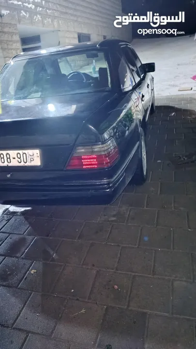 مرسيدس المميزة للبيع أو البدل  لـ E 200 موديل 1993 الطراز الرسمي Mercedes-Benz E E200 (W124)