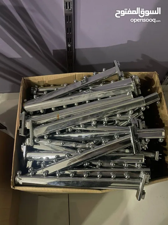 فاترينت وملكانات وستاندات ورفوف للبيع في نابلس
