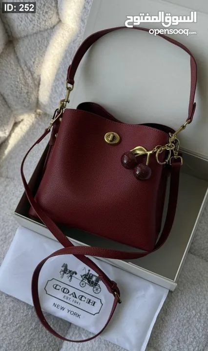 مجموعة متنوعة من الشنط والكزادين الجديدة