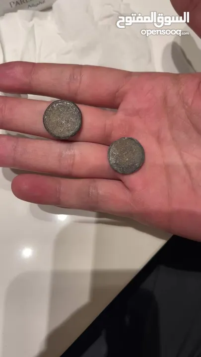 عملتين قديمات المعنيين