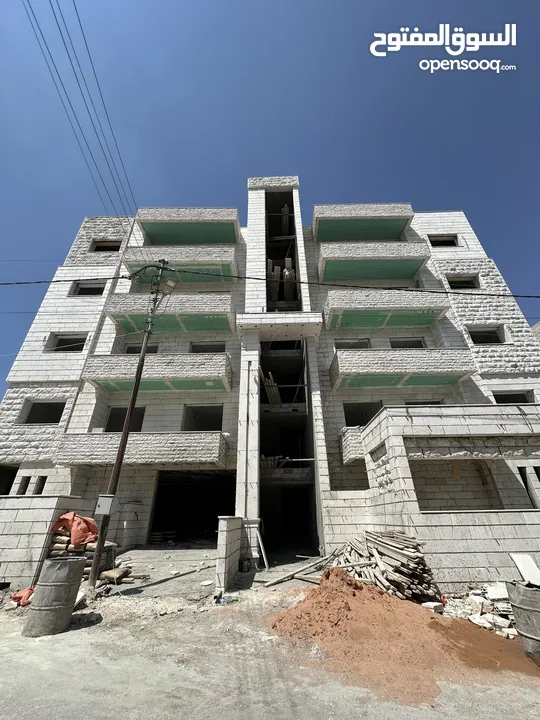 شقق جديده طريق المطار  ضاحيه الأمير علي  بالقرب بيت المقدس يوجد ثالث مع روف