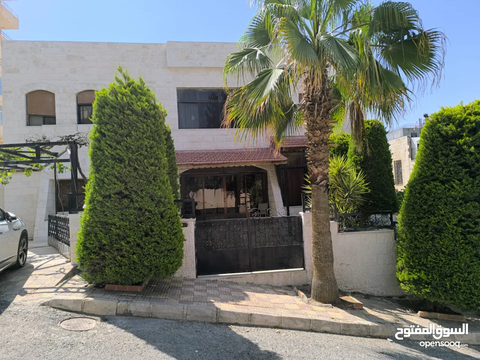عقار سكني مميز للبيع في عمان الغربية الچاردنز قريب من كل الخدمات مع إطلالة بوجهتين