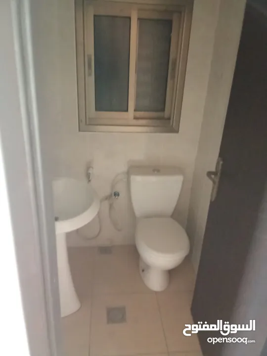 شقة للبيع عين منجد