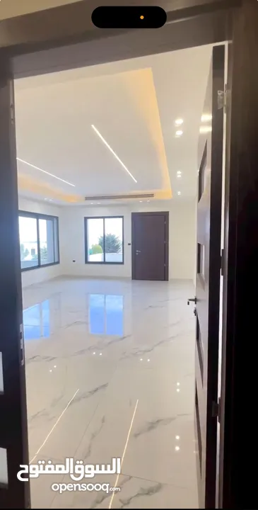 شقة فارغة للبيع في عبدون  ref : 14343