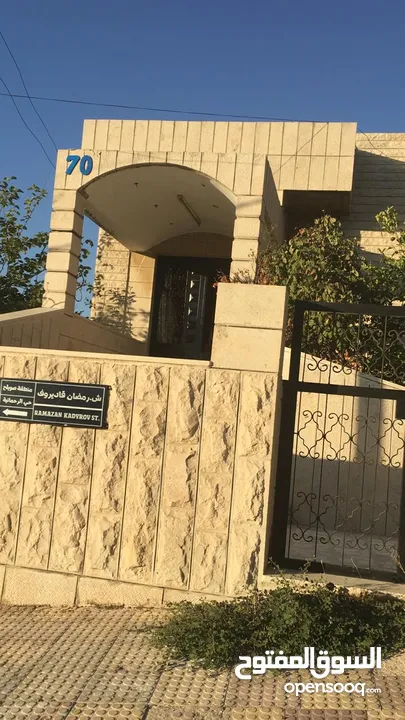منزل مستقل للبيع على شارعين