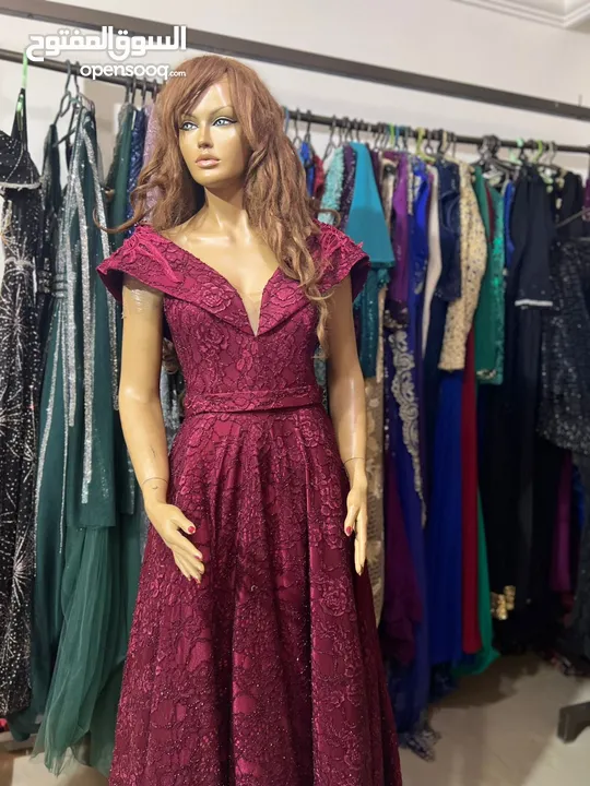 فساتين للبيع بسعر مغري