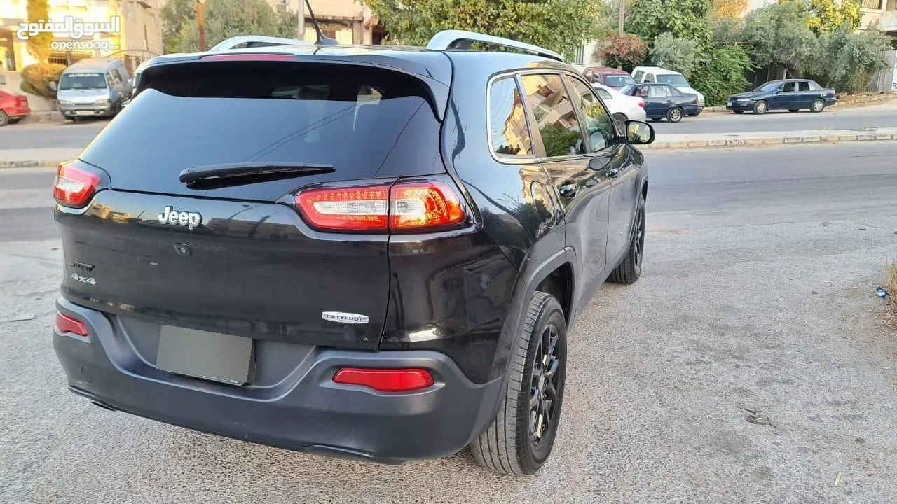 جيب شيروكي 2015 sport & Black Edition  كرت ابيض ماتور اقتصادي