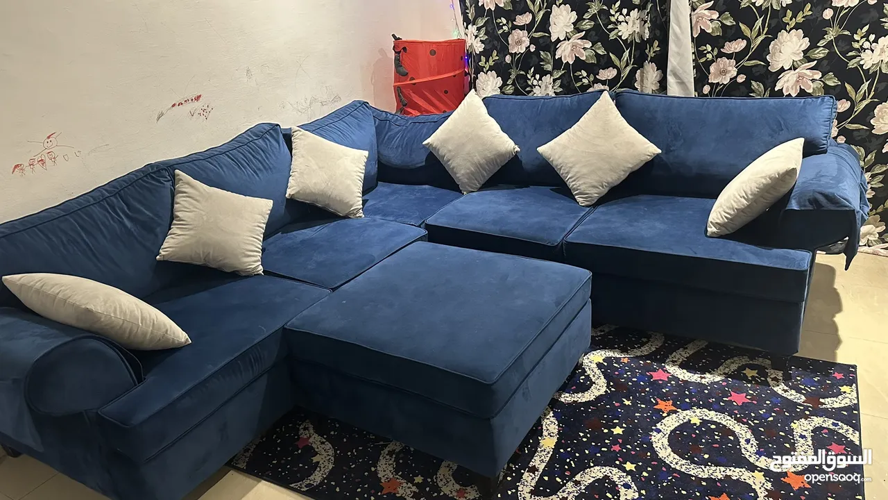 6 Seater Sofa with Pillows and leg rest