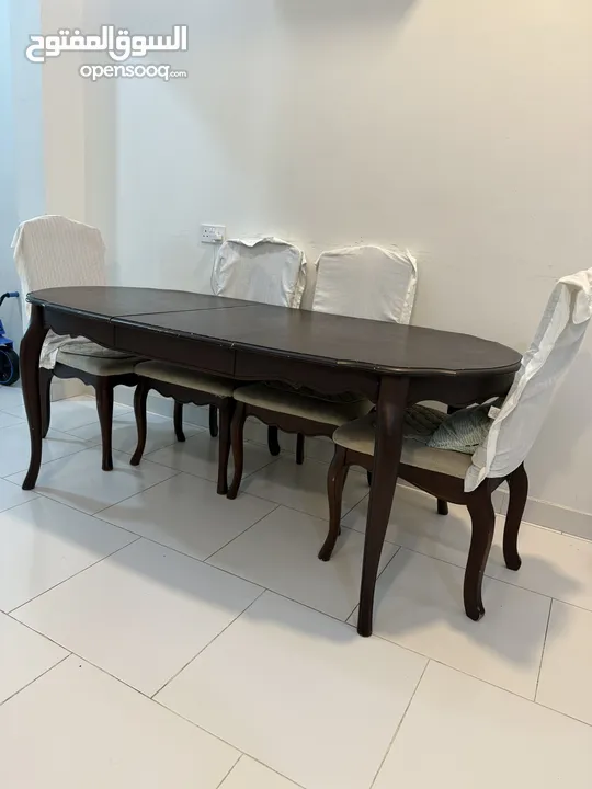 4 Seater Size Adjustable Dining table for Sale