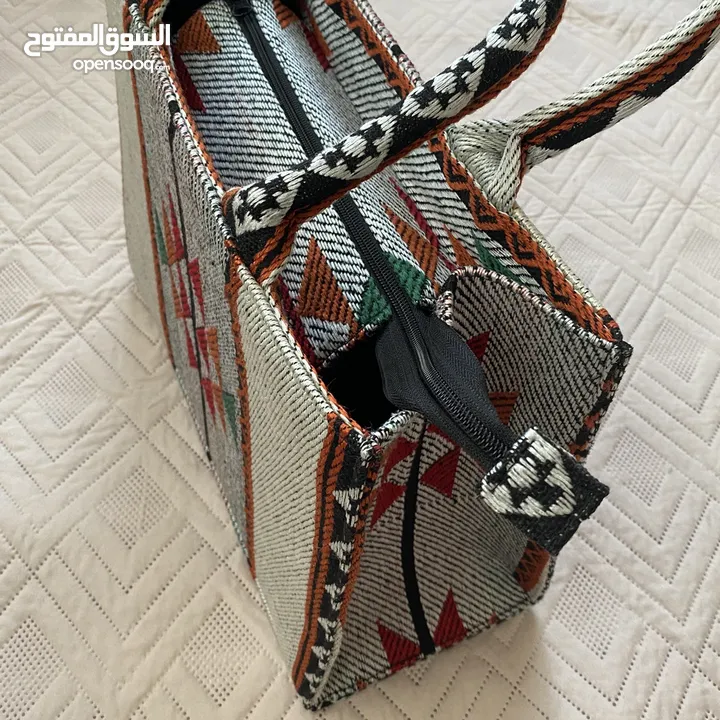 Handbag with turathi prints