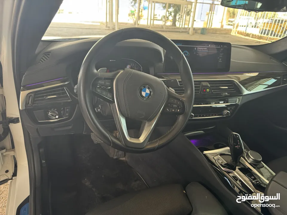 Bmw 530 e 2021 plug-in غير مكمركة