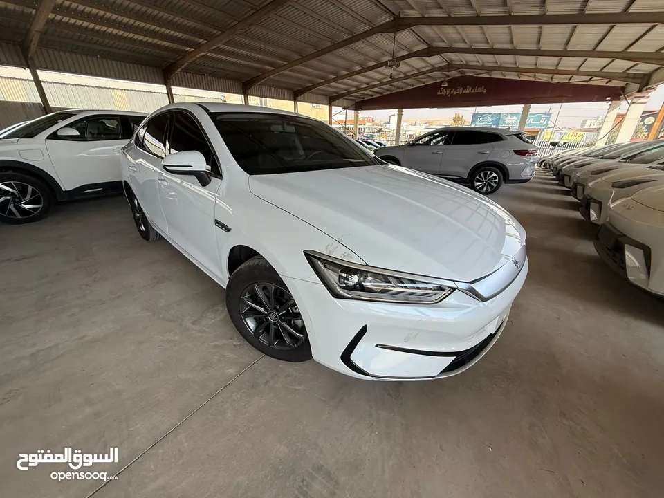 BYD QIN PLUS 2022  لون أبيض لؤلؤي مستعمل بحال الوكالة