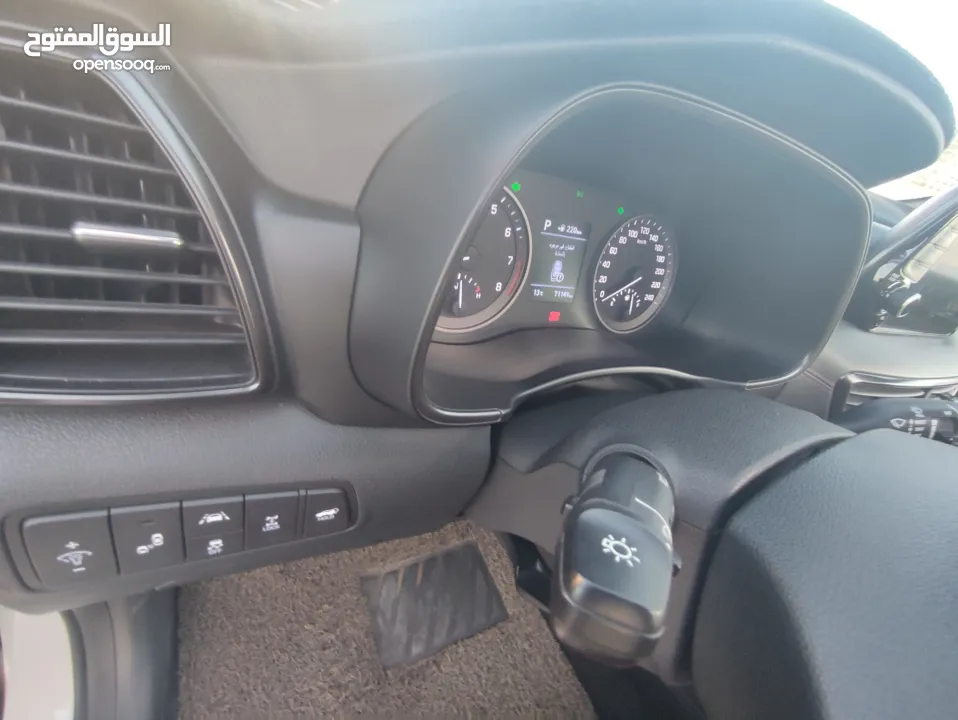 هونداي توسان فل الفل اضافات دهان شركة وعداد أصلي 70000كم فقططط رخصة وتأمين شامل للبيع بسعر مغري