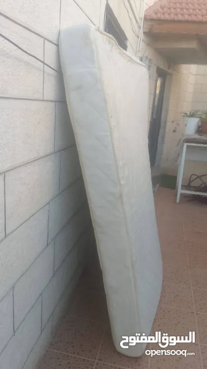 فرشة تخت مجوز بحالة جيدة