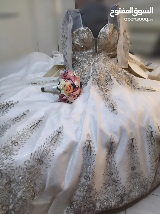 فستان زفاف سكري