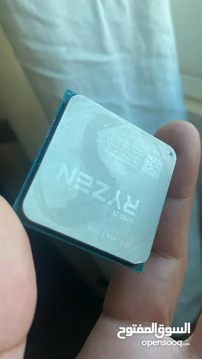 معالج  AMD RYZEN 7 1700 eight-core للبيع بحالة ممتازه