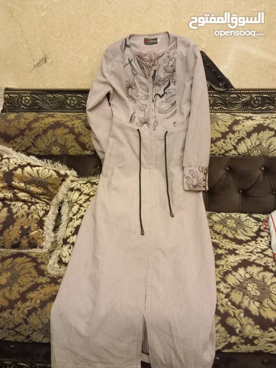 ملابس للبيع بسعر حررررق بحال الوكاله يتوفر  بلاطين جينز ،،،فساتين  شيفون ،، بلايز  مقاس 40,,,,42