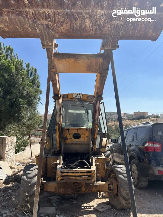 جرافه jcbللبيع بحاجه لماتور