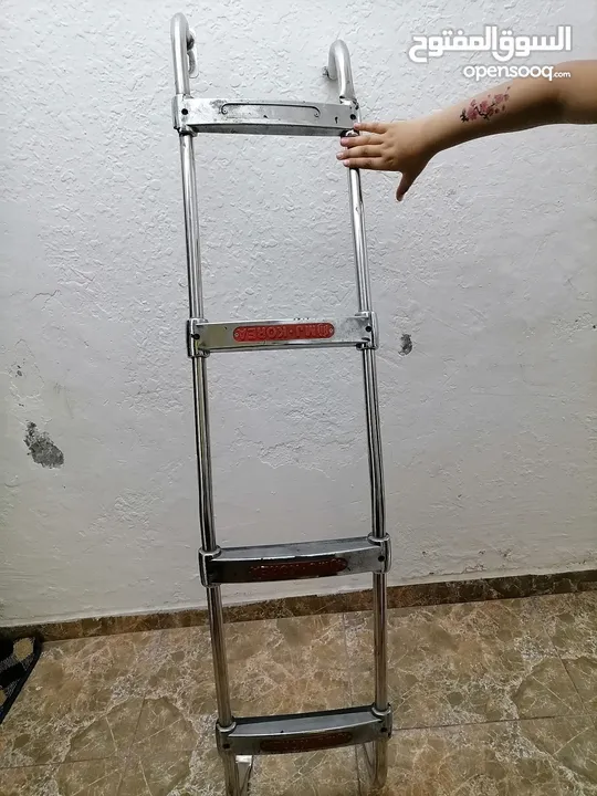 لوازم باص ستاريكس سلم+ مقاعد حديد منجد جلد عدد 2 +مواسير سفلية عدد 2