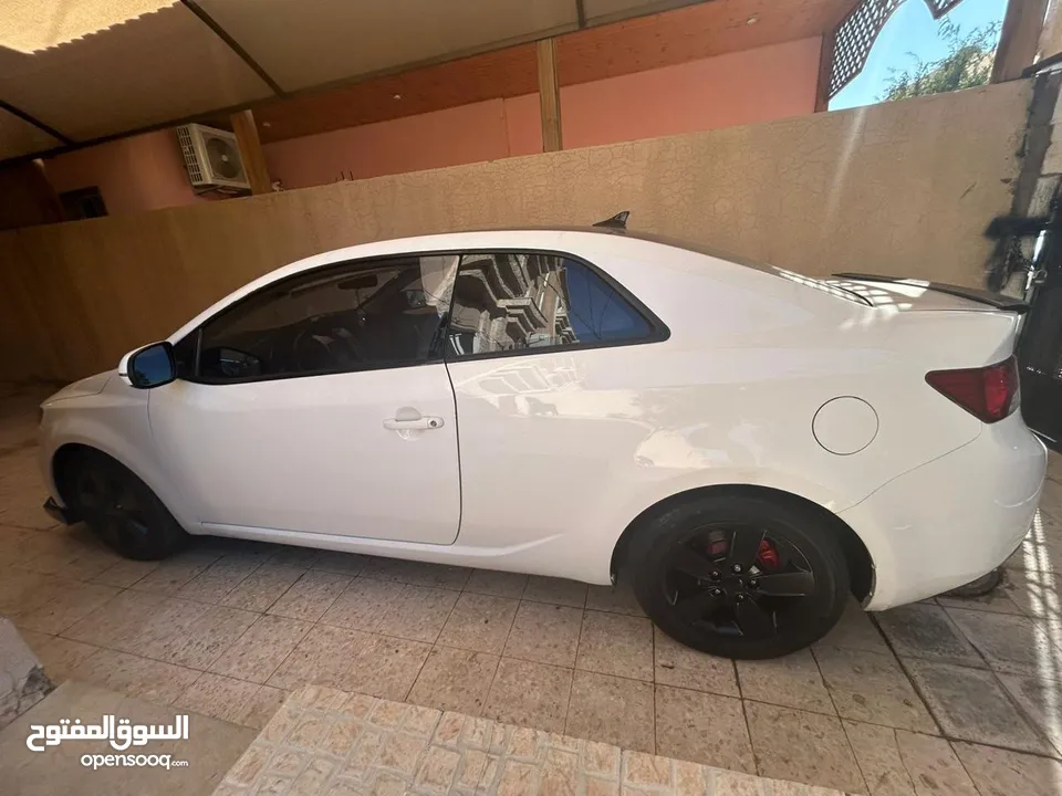 كيا فورتي فحص 3 جيد امام يمين مضروب ومشغول