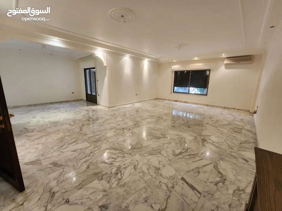 شقة فارغة للبيع في عبدون - ref : 14554
