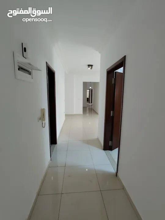 شقه فارغه للايجار ضاحيه الامير راشد + 4 نوم + 220 متر + غرفه خادمه+