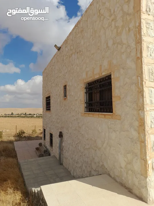 مزرعة مع بيت للبيع