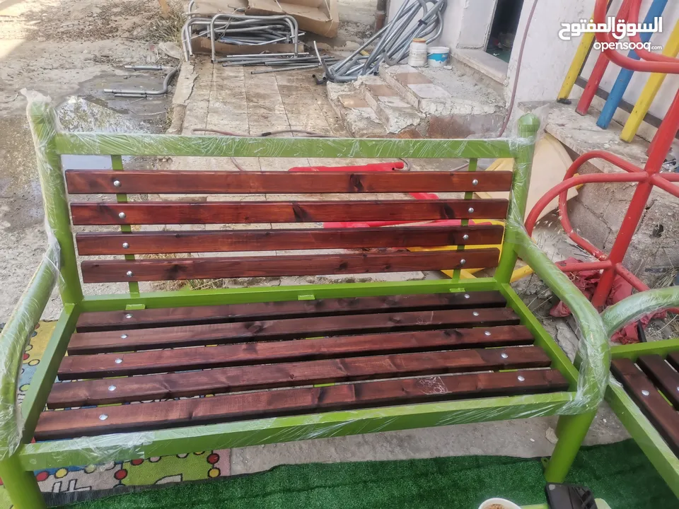 مقاعد حديقة ثلاثي فاخر حديد وخشب سويد مقاس متر ونص في 60 سم. خدمة التوصيل لجميع المحافظات