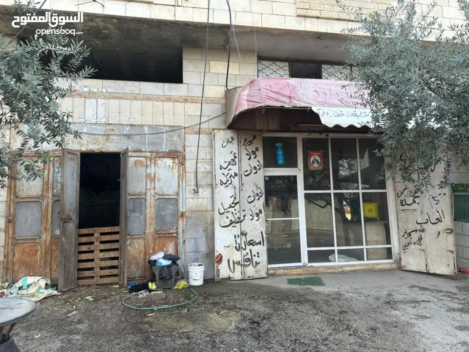 محل للإيجار في دير الغصون الشارع الرئيسي القديم مساحة 50 متر مع سدة مع توفر كل الخدمات