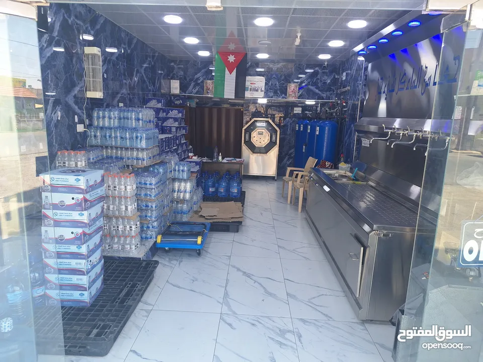 محطة مياه للبيع  ، مع الحافظة .
