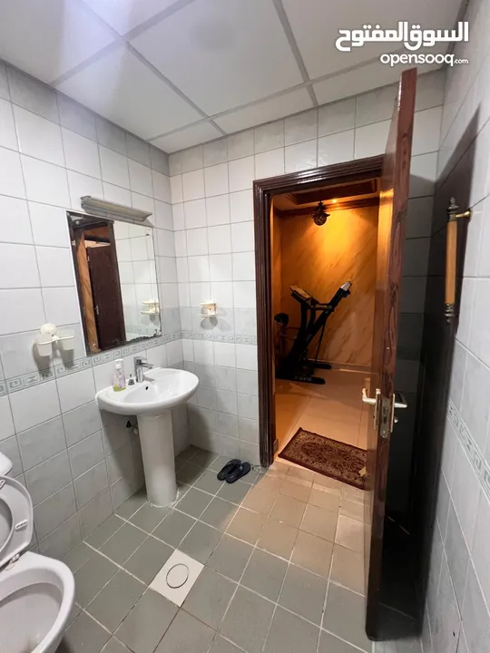 للبيع شقه مفروشه في ام الحصم اطلاله بحريه