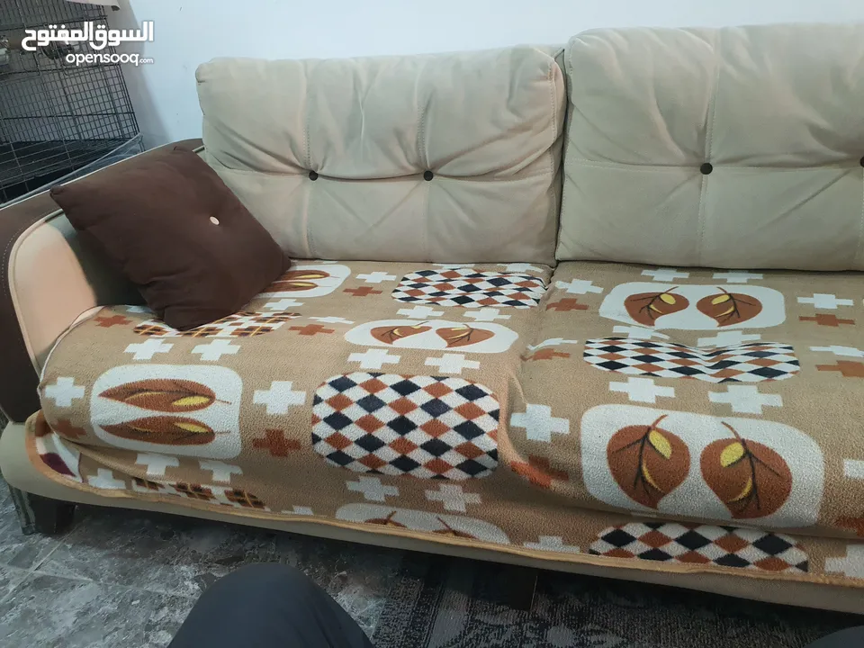 طقم كنب 7 مقاعد فاخر بحالة ممتازة خشب زان