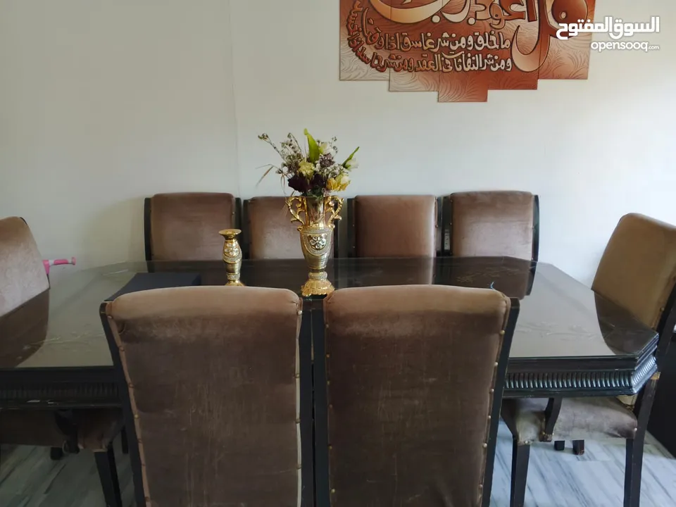 للبيع طاولة سفرة ثمانية كراسي