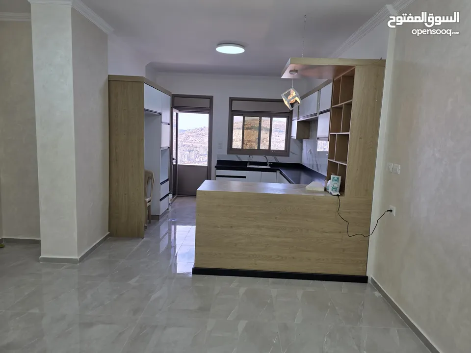 شقه للايجار السنوي جديده لم تسكن بعد والعماره جديده متوفر مصعد وكراج سياره