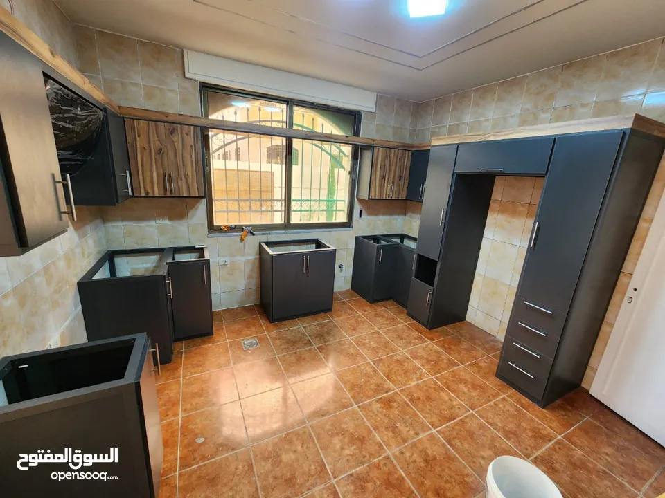 مشغل عمرو لأعمال الالمنيوم  مطابخ  صولد  هايجلوس  لامينيت Bvc شبابيك مقاطع خاصة  بواب فصالات  اباجور