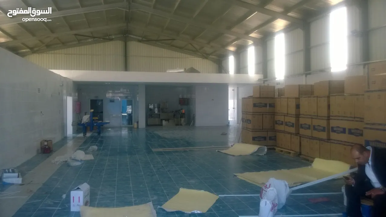 خطوط إنتاج متكاملة ذكية – لمياه الشرب والعصائر والألبان (العبوات 250 مل، 330 مل، 500 مل، 1.5 لتر)