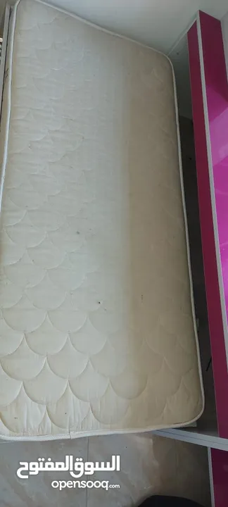تخت مع مكتب عدد 2 مع فرشات