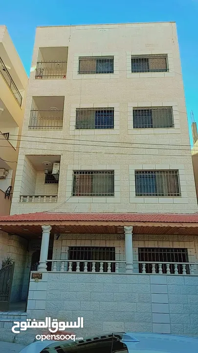 بناية مكونة من اربع طوابق /الزرقاء جبل طارق