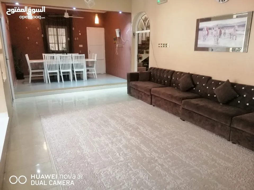 منزل للبيع في العامرات مدينة النهضه 11/1 الجفينه بالقرب من مسجد الإمام جابر بن زيد