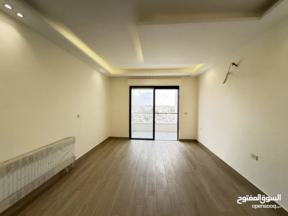 شقة بتشطيبات مميزه طابق ارضي مساحة 240م باجمل منطاق خلدا (مشروع 107)