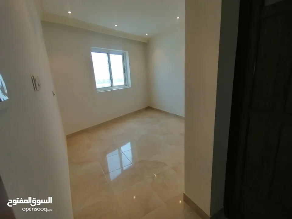 للايجار في الحد فيلا كبيره مع مصعد ومسبح For rent in hidd huge villa with lift and pool