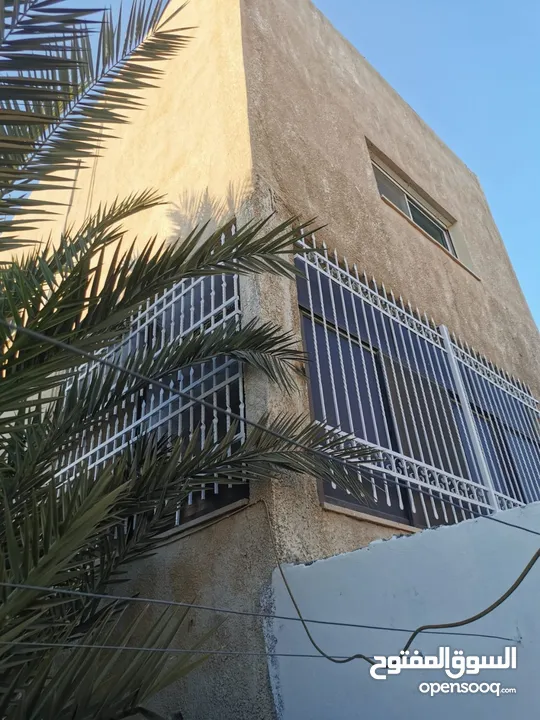 منزل مستقل مكون من طابقين ومدخلين منفصلين