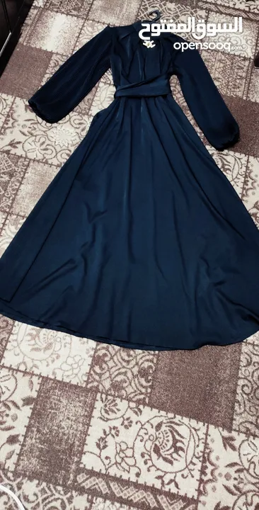فستان اسود طويل