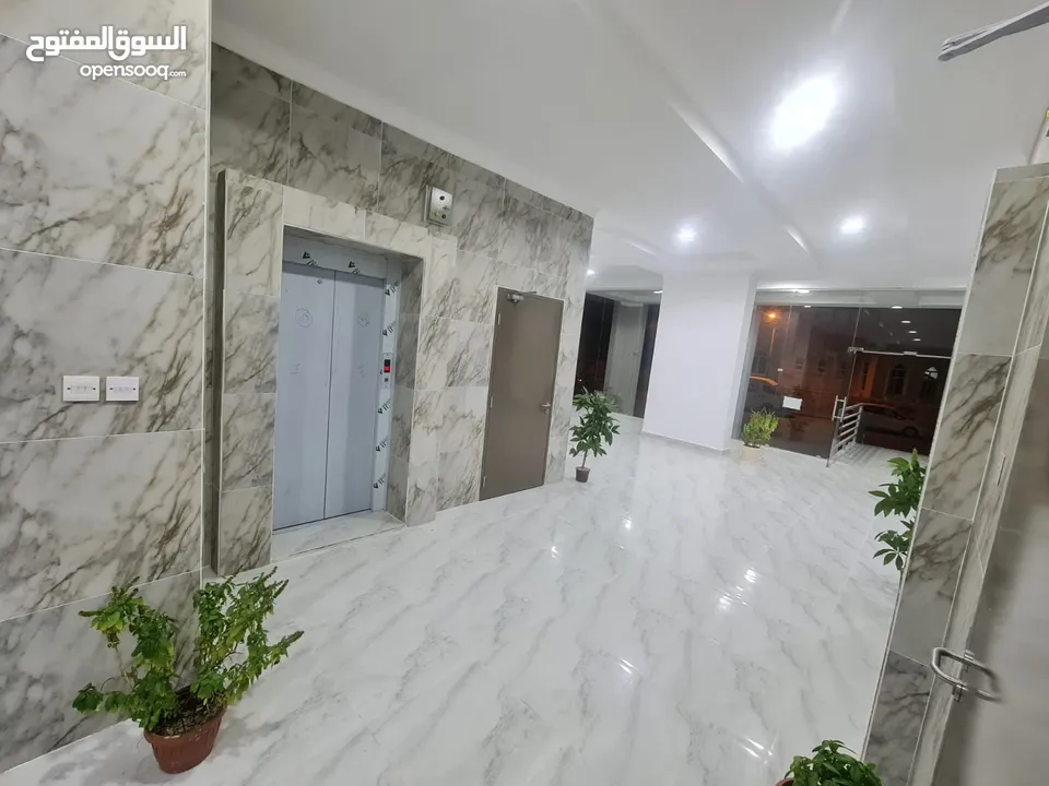 يوجد لدينا شقة  للايجار في أبو حليفه قطع 2 عماره جديده تشطيب سوبر لوكس للاستفسار