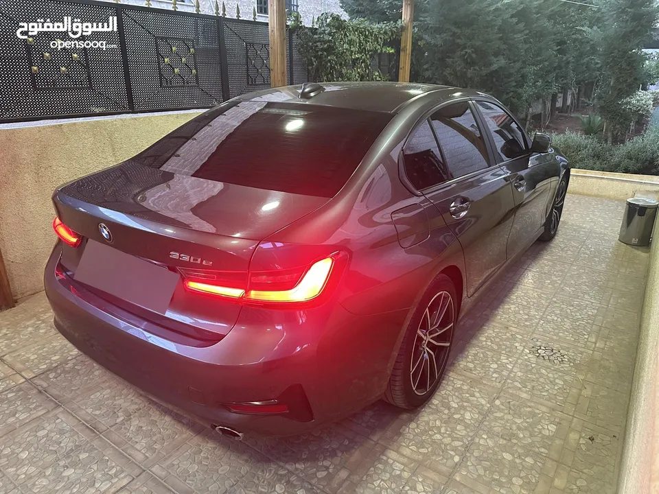 bmw 330e  وارد الوكالة ابو خضر بحالة الوكالة