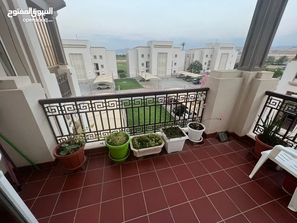 Top Floor 2 Bedrooms, Muscat Hills  شقة غرفتين للتملك الحر مسقط هيلز