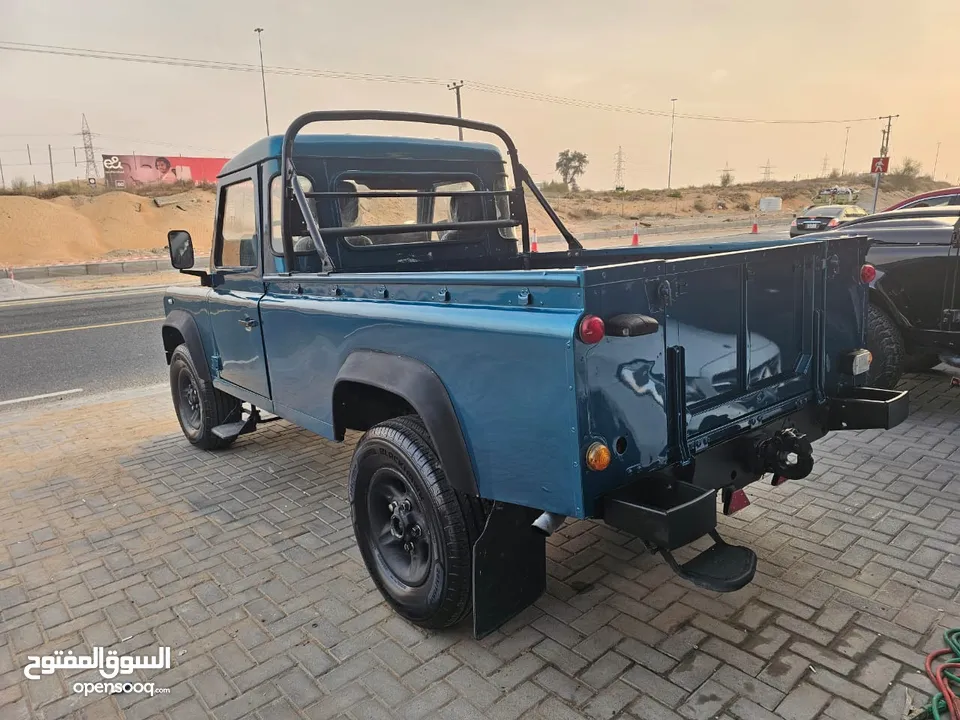 Land Rover Defender Pickup Diesel 2000 Model in Excellent Condition for Sale