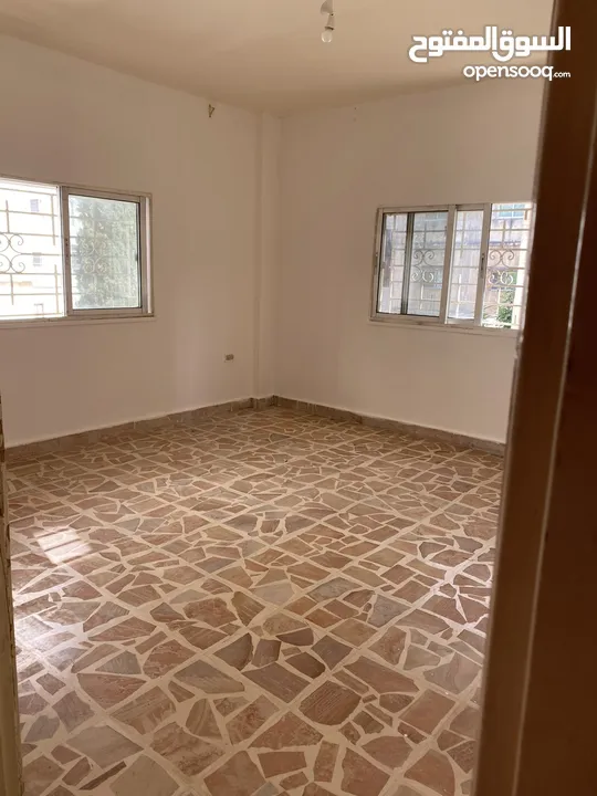 شقة طابقية مميزة للايجار / جبل النزهة