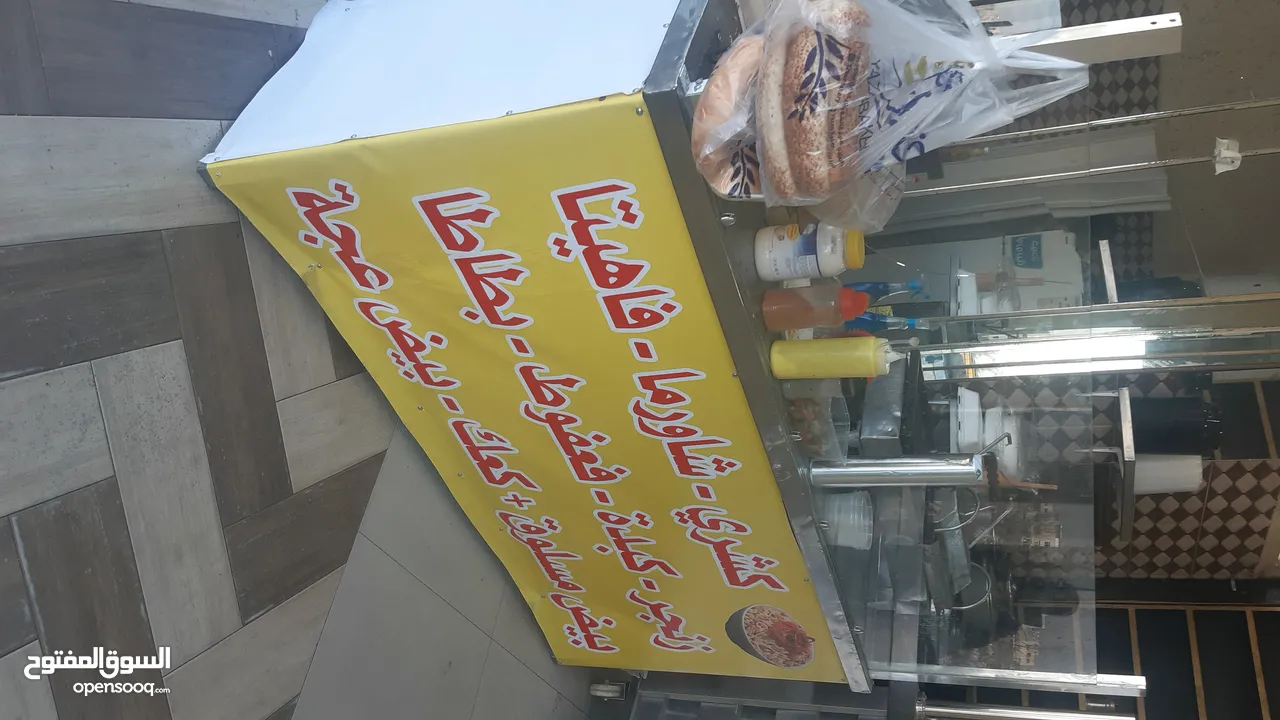 بالمري كهرباء ثلاثة جاطات و طاولة عرض وتحضيرستيل وجرل وتست غاز مع طاولة ستيل ومقلة بطاطا كهرباء